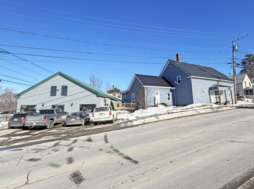 60 Bay Street & 4 Halifax Street, Winslow