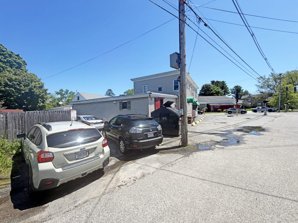 Ferry Village Market : 323 Broadway, South Portland