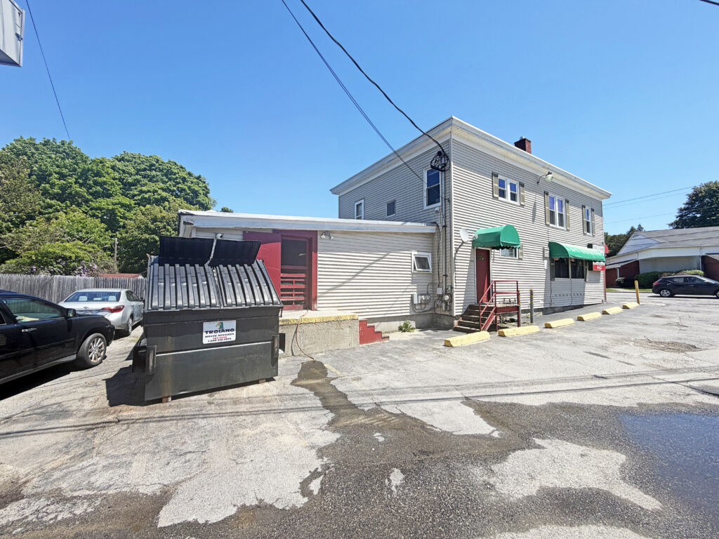 Ferry Village Market : 323 Broadway, South Portland