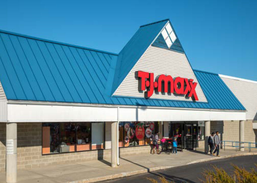 730 Center Street – Auburn Plaza